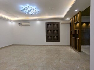 Room in 3.5 BHK Apartment at Omaxe New Heights, Sector 78 – for Sale