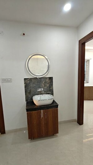 Furnished Amenities in 3 BHK Apartment at Lakdi Ka Pul – for Rent