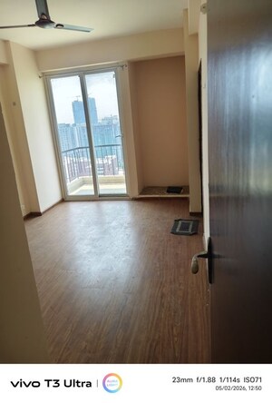 Room in 2 BHK Apartment at Amrapali O2 Valley, Tech Zone 4 Greater Noida – for Sale