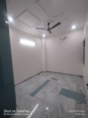 Room in 2 BHK Builder Floor at Dwarka Mor – for Rent