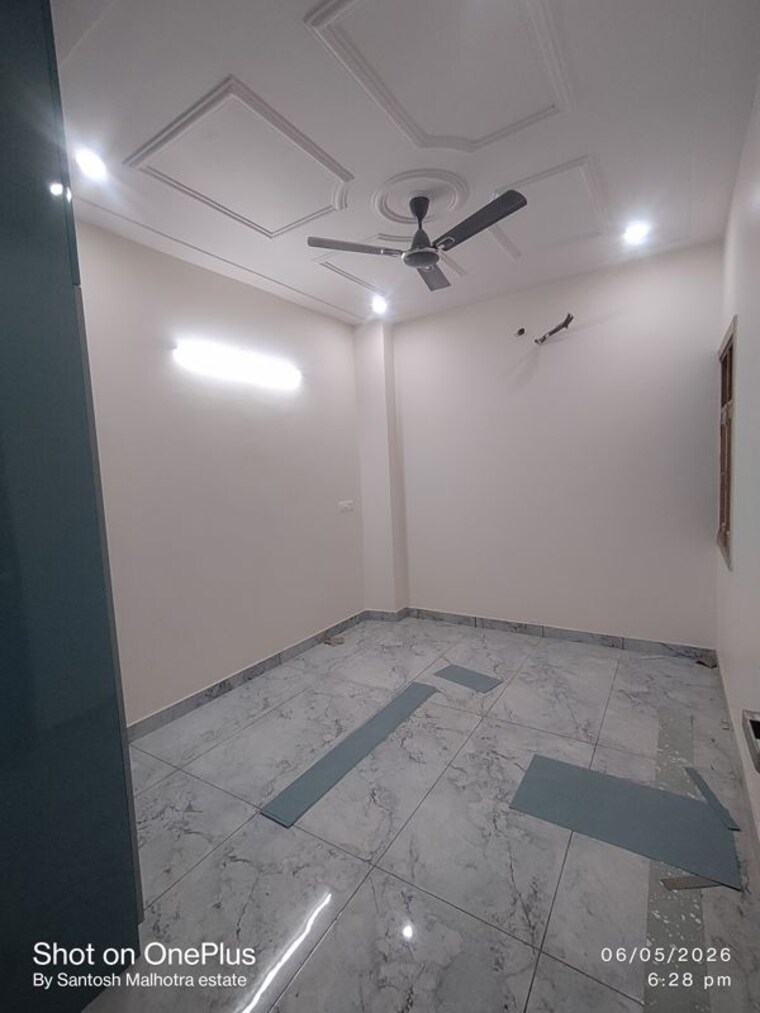 Room, dwarka mor 2 Bedroom 60 Sq.Yd. Builder Floor In Dwarka Mor Delhi 10362868