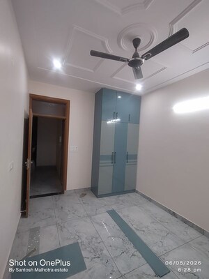 Room in 2 BHK Builder Floor at Dwarka Mor – for Rent