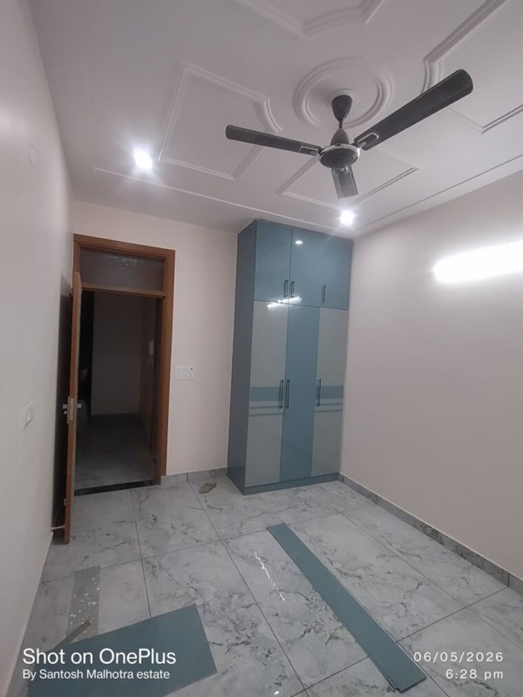 Room, dwarka mor 2 Bedroom 60 Sq.Yd. Builder Floor In Dwarka Mor Delhi 10362868