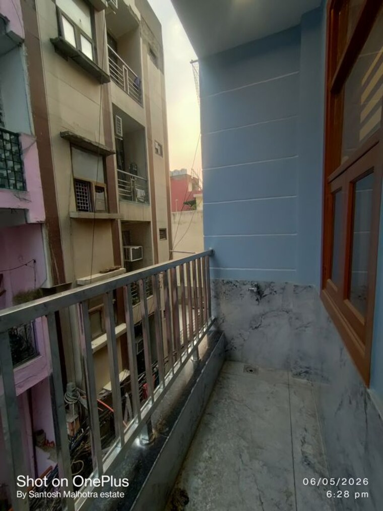 Balcony, dwarka mor 2 Bedroom 60 Sq.Yd. Builder Floor In Dwarka Mor Delhi 10362868