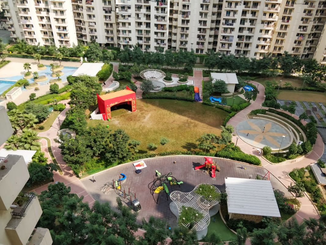 2.5 BHK + Study Room Apartment For Rent in Mahagun Moderne