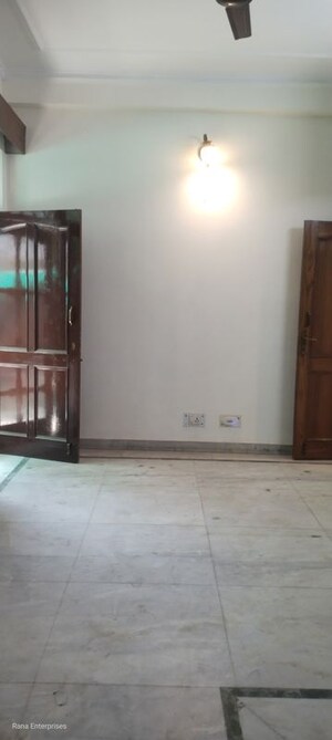 Room in 3 BHK Builder Floor at Sector 23a – for Rent