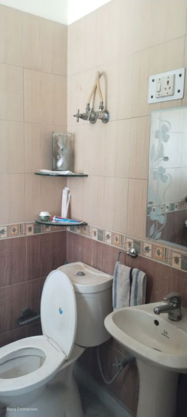 Bathroom, sector 23a 3 Bedroom 1800 Sq.Ft. Builder Floor In Sector 23a Gurgaon 10362883