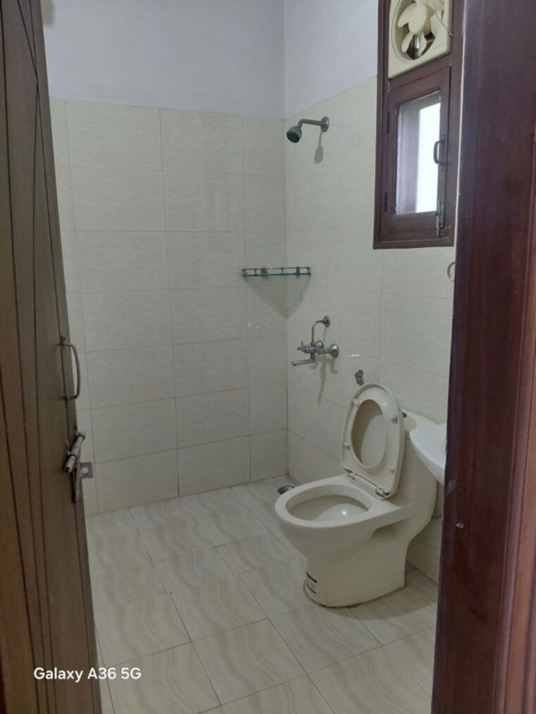 Bathroom, sector 15 4 Bedroom 3000 Sq.Ft. Builder Floor In Sector 15 Gurgaon 10362885