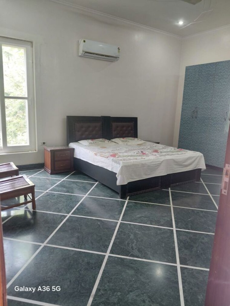 Bathroom, sector 15 4 Bedroom 3000 Sq.Ft. Builder Floor In Sector 15 Gurgaon 10362885