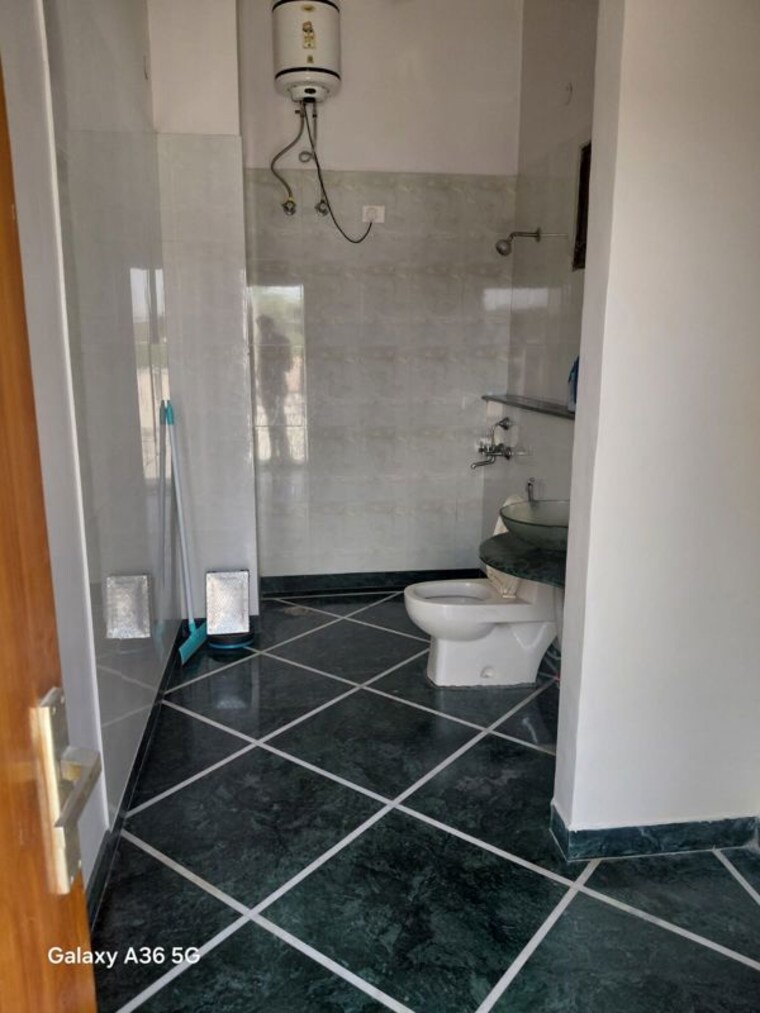Bathroom, sector 15 4 Bedroom 3000 Sq.Ft. Builder Floor In Sector 15 Gurgaon 10362885