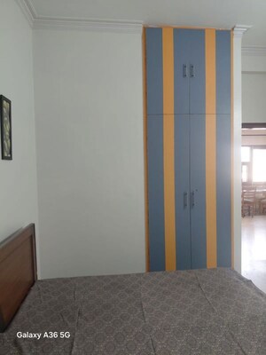 Room in 4 BHK Builder Floor at Sector 15 – for Rent