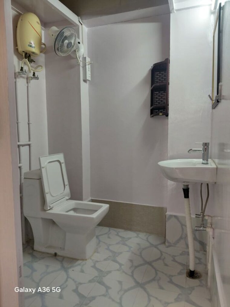 Bathroom, sector 15 4 Bedroom 3000 Sq.Ft. Builder Floor In Sector 15 Gurgaon 10362885