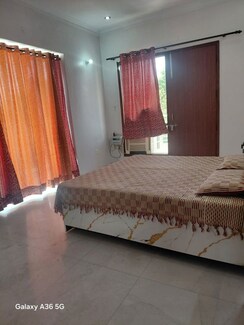 4 BHK + Study Room Builder Floor For Rent in Sector 15