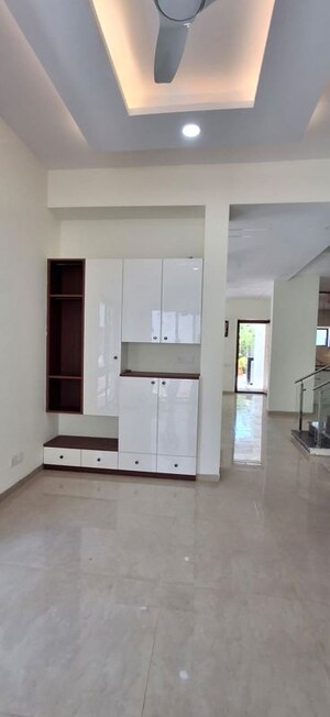 Room in 4 BHK Villa at Mantri Group Mantri Euphoria, Narsingi – for Rent