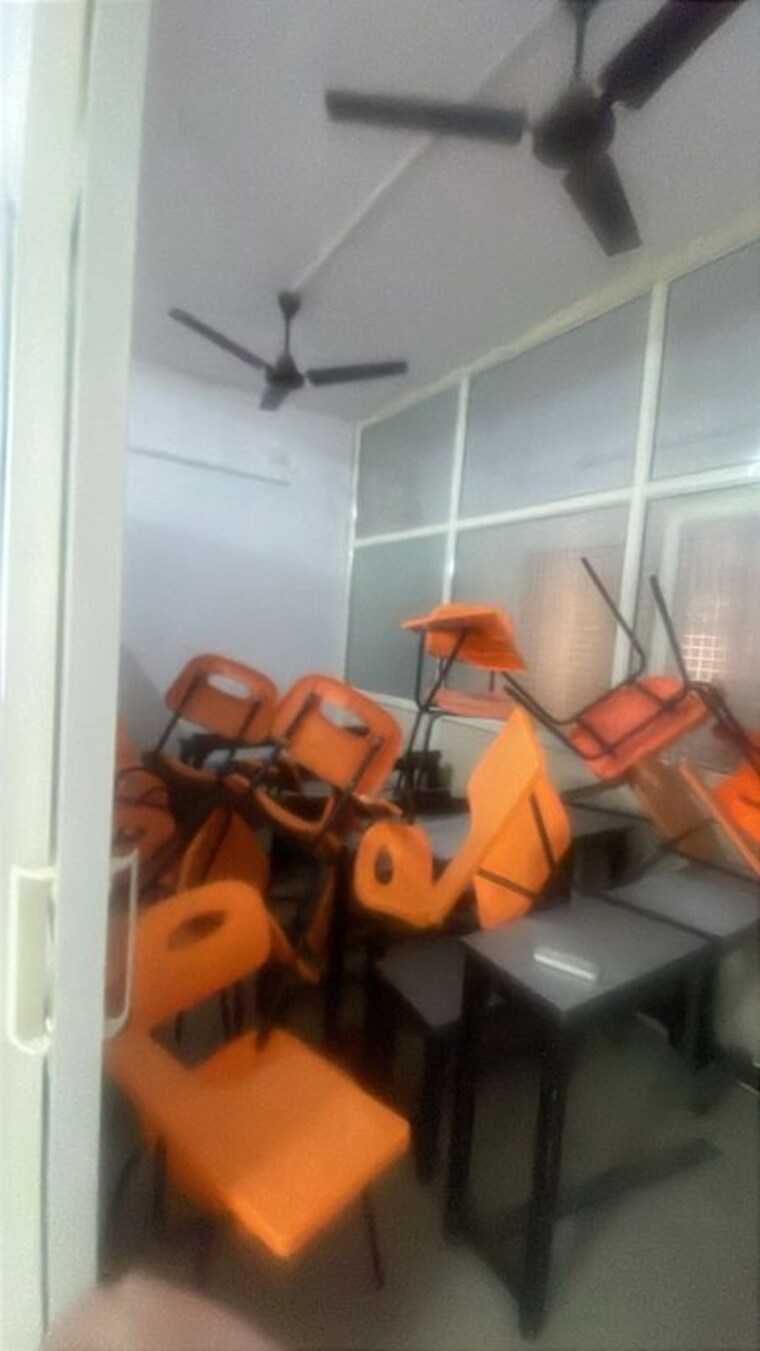 Team Area, kalkaji Commercial Office Space 900 Sq.Ft. In Kalkaji Delhi 10362888