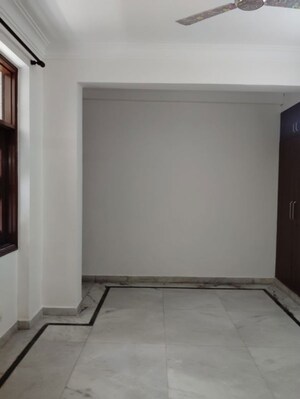 Room in 5 BHK Independent House at Vasant Vihar – for Rent