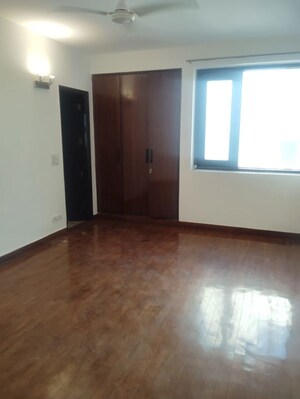 Room in 5 BHK Independent House at Vasant Vihar – for Rent