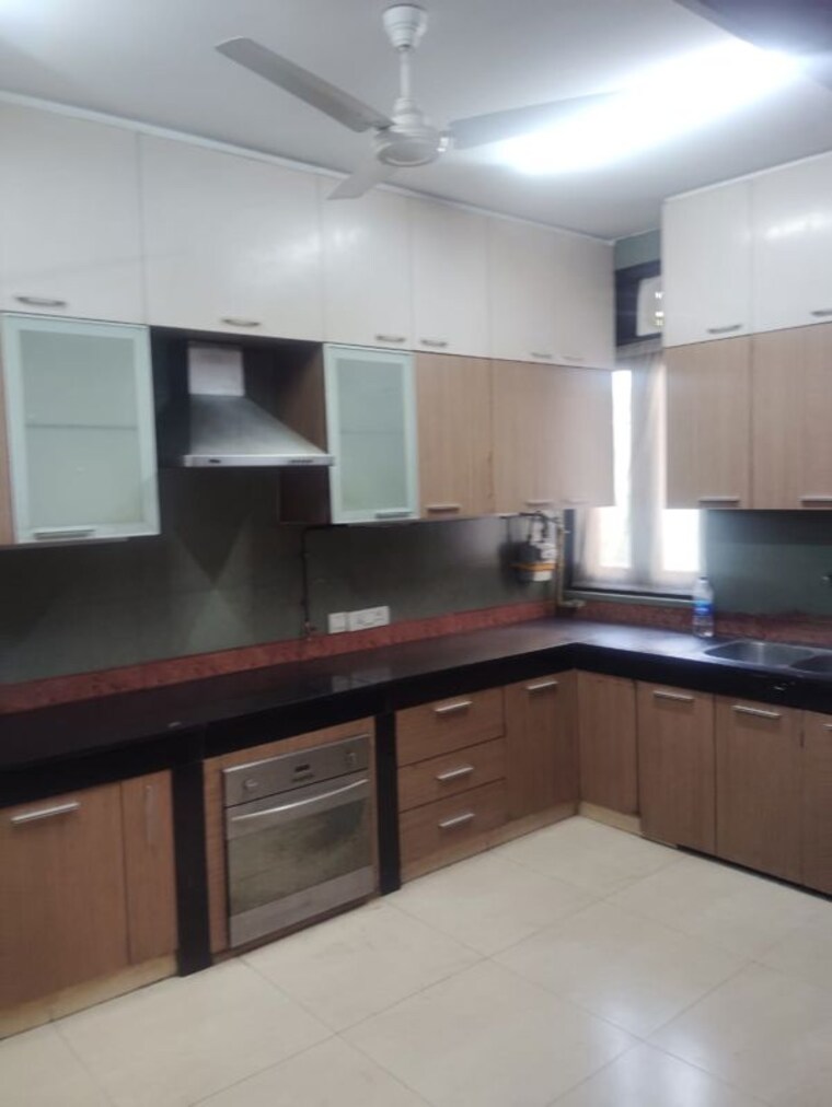 Kitchen, vasant vihar 5 Bedroom 4500 Sq.Ft. Independent House In Vasant Vihar Delhi 10360590