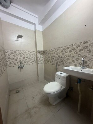 Bathroom in 2 BHK Builder Floor at Sector 40 – for Rent