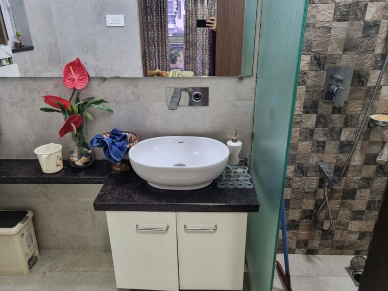 Bathroom, omkar-bkc-crossing-phase-2 2 Bedroom 900 Sq.Ft. Apartment In Kurla Mumbai 10362919