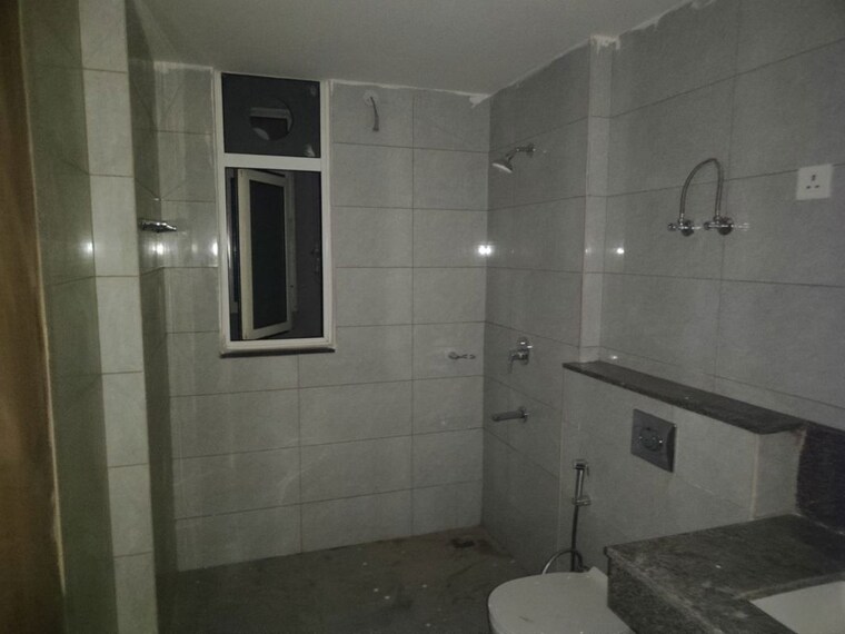 Bathroom, godrej-golf-link-villas 6 Bedroom 6100 Sq.Ft. Villa In Sector 27 Yamuna Expressway Greater Noida 10362925