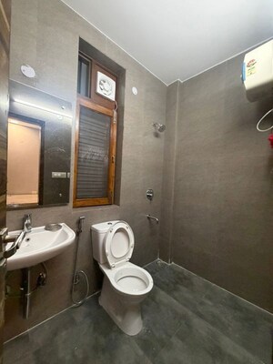 Bathroom in 2 BHK Builder Floor at Sector 40 – for Rent
