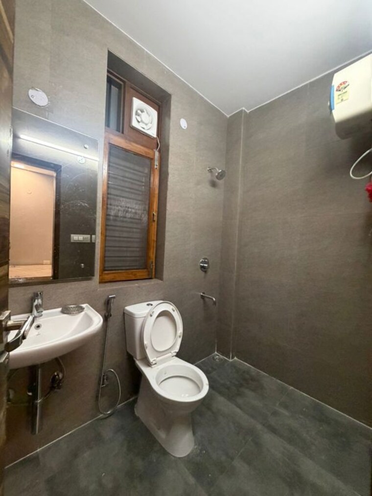 Bathroom, sector 40 2 Bedroom 1200 Sq.Ft. Builder Floor In Sector 40 Gurgaon 10362949