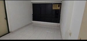 Room in 2 BHK Apartment at Montreal Tower, Andheri West – for Rent