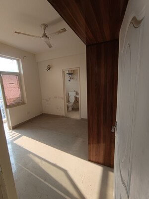 Room in 2 BHK Apartment at Shree Vardhman Mantra, Sector 67 – for Rent