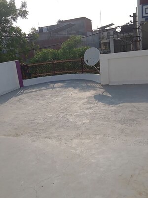 Balcony in 1 BHK Independent House at Aliganj – for Rent