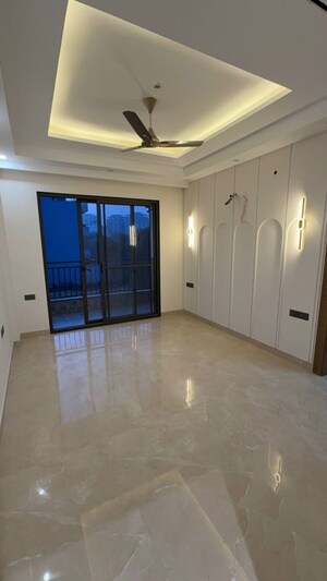 Room in 4 BHK Builder Floor at South City 2 – for Sale
