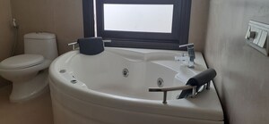 Furnished Amenities in 3.5 BHK Villa at Vipul Tatvam Villas, Sector 48 – for Rent