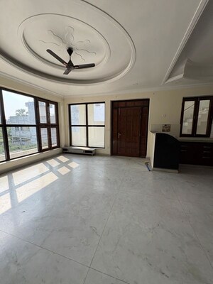 Room in 6+ BHK Villa at Omaxe City – for Rent
