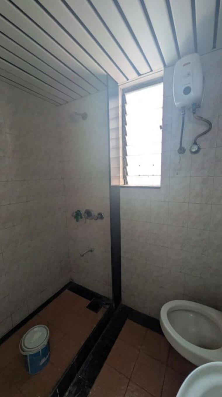 Bathroom, ashish-swapnalok-towers 3 Bedroom 850 Sq.Ft. Apartment In Goregaon East Mumbai 10363020