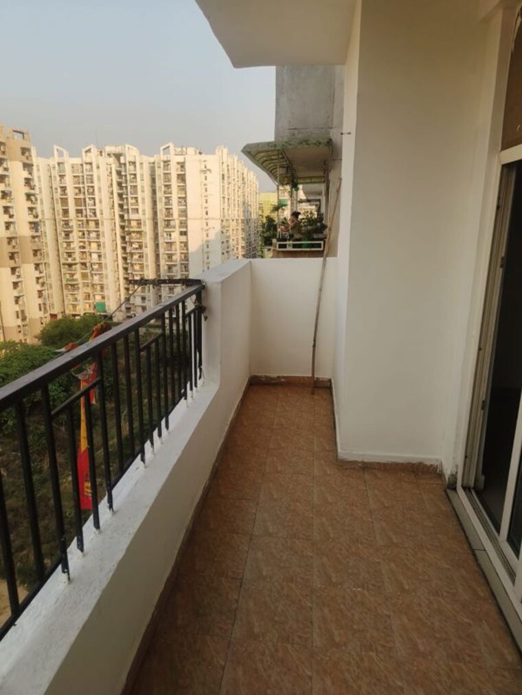 Balcony, lr-bluemoon-homes 3 Bedroom 1470 Sq.Ft. Apartment In Raj Nagar Extension Ghaziabad 10363026