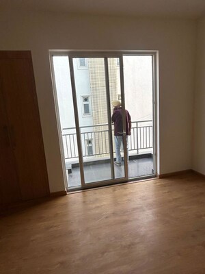 Room in 4 BHK Villa at Godrej Golf Links Crest, Sector 27 Yamuna Expressway – for Rent