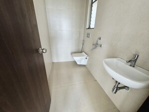 Bathroom in 1.5 BHK Apartment at Runwal My City Phase II Cluster 05, Dombivli East – for Rent