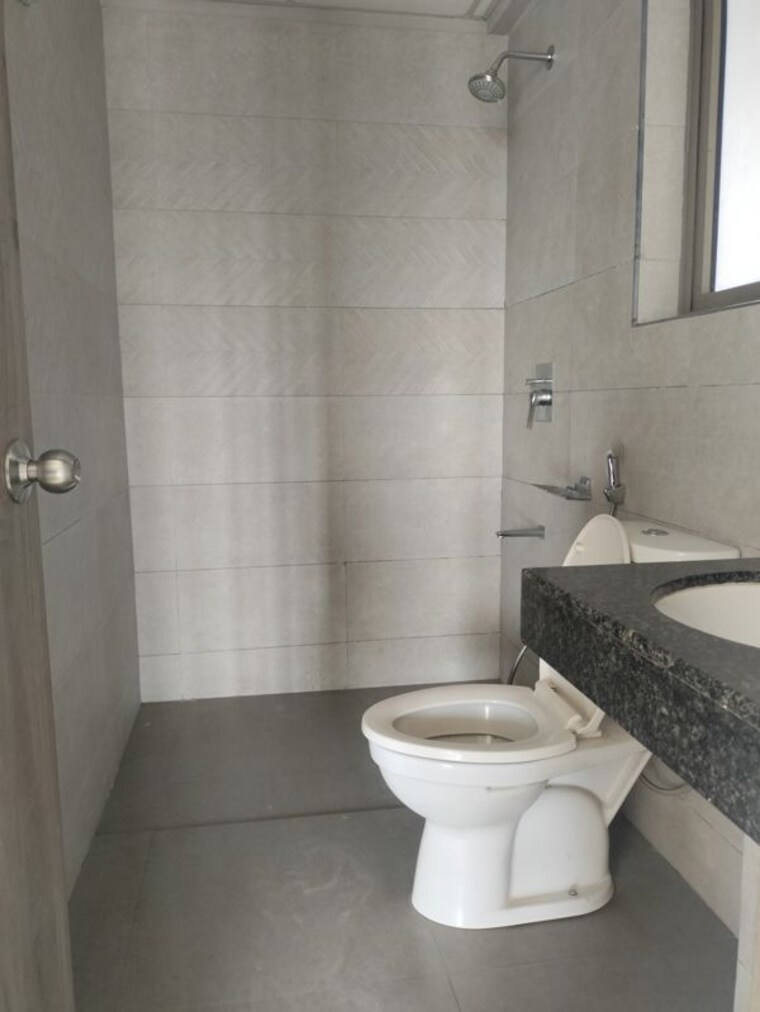 Bathroom, kalpataru-paramount-a 2 Bedroom 711 Sq.Ft. Apartment In Kapur Bawdi Thane 10363079