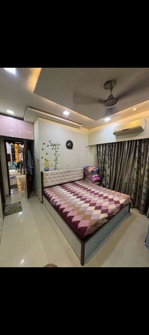 Bedroom in 2 BHK Apartment at Kalpataru Hills, Manpada – for Rent