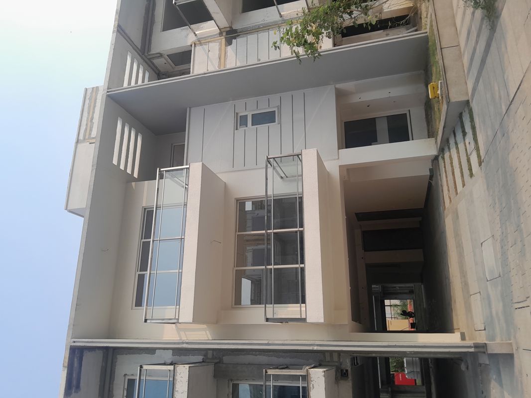 4 BHK + Servant Room,Extra Room 150 Sq.Yd. Villa in Godrej Golf Link Villas