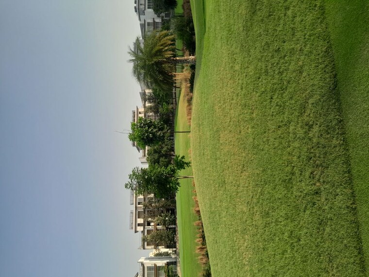 Garden, godrej-golf-link-villas 4 Bedroom 220 Sq.Yd. Villa In Sector 27 Yamuna Expressway Greater Noida 10363132