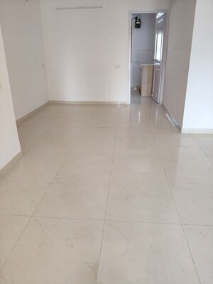 Room in 3 BHK Apartment at Valencia Apartment, Andheri West – for Rent