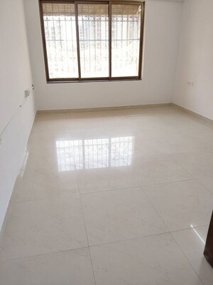 Room in 3 BHK Apartment at Valencia Apartment, Andheri West – for Rent