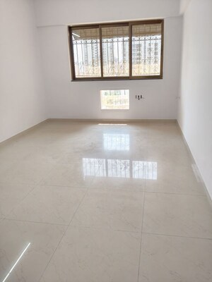 Room in 3 BHK Apartment at Valencia Apartment, Andheri West – for Rent