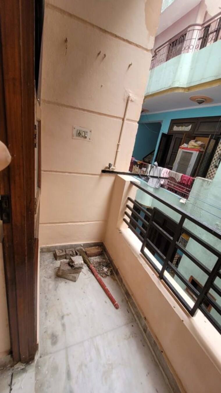 Balcony, shastri nagar 2 Bedroom 75 Sq.Yd. Builder Floor In Shastri Nagar Delhi 10363167