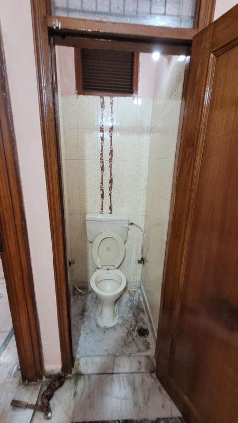 Bathroom, shastri nagar 2 Bedroom 75 Sq.Yd. Builder Floor In Shastri Nagar Delhi 10363167