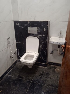 Team Area in 2 BHK Builder Floor at Shastri Nagar – for Sale