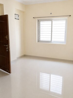 Room in 2 BHK Apartment at Lakdi Ka Pul – for Sale