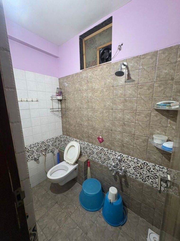 Bathroom, chandkheda 2 Bedroom 1500 Sq.Ft. Apartment In Chandkheda Ahmedabad 10363210