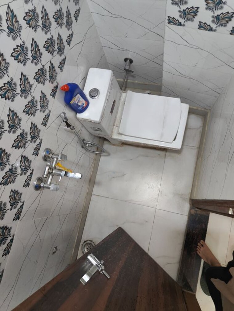 Bathroom, govindpuri 3 Bedroom 850 Sq.Ft. Builder Floor In Govindpuri Delhi 10363227